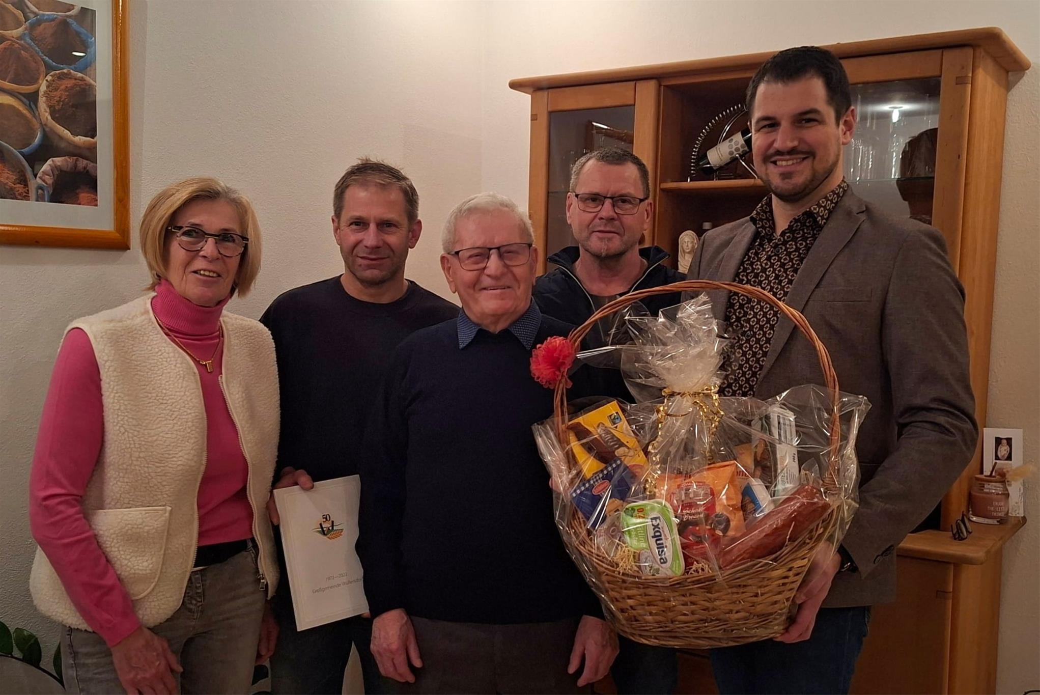 von links nach rechts stehen Christa Kitzler, Kurt Ernst, Johann Denk, Johannes Denk, Stefan Vietze