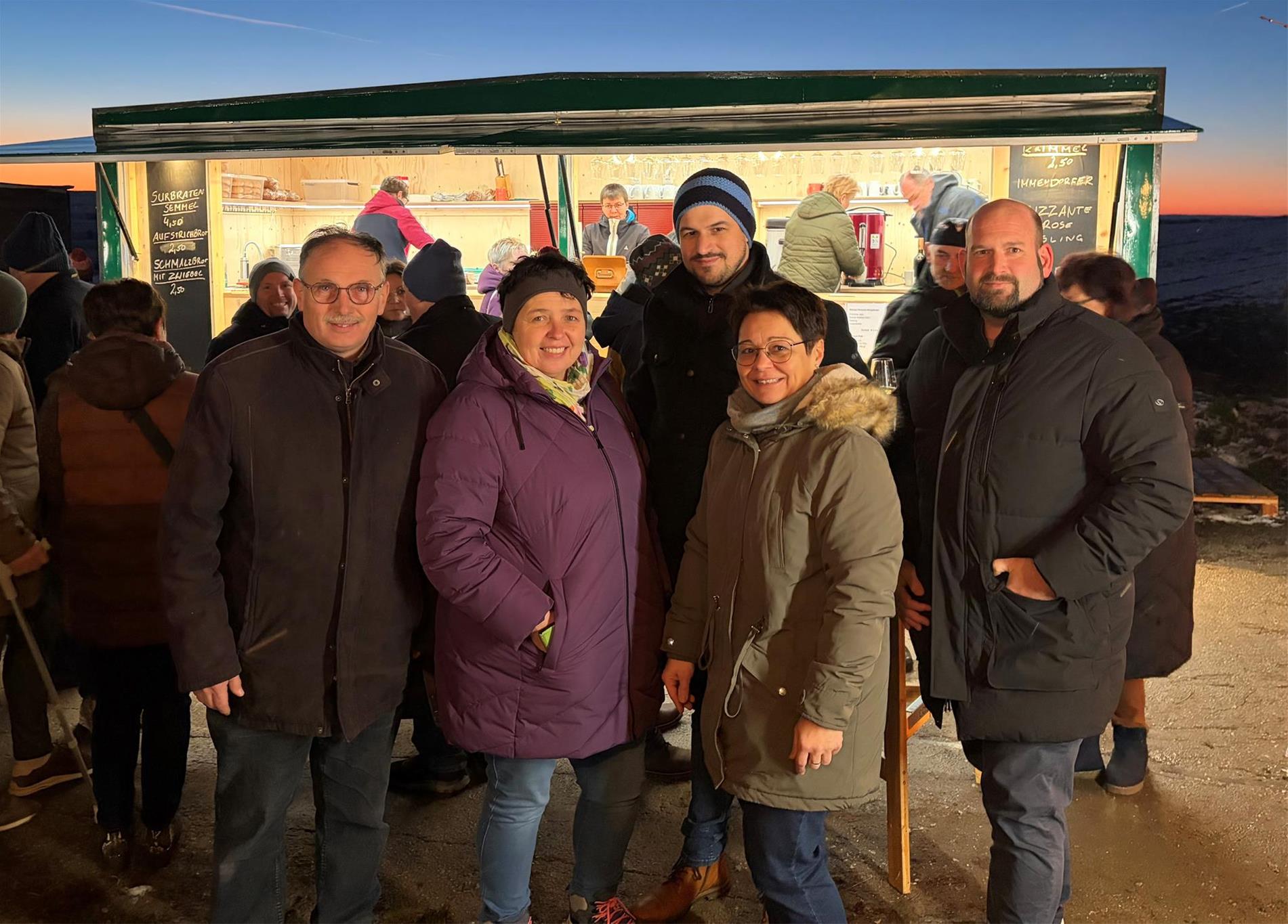 Im Bild befinden sich Richard Hogl, Annemarie Maurer, Stefan Vietze, Petra Thürr, Michael Möhring