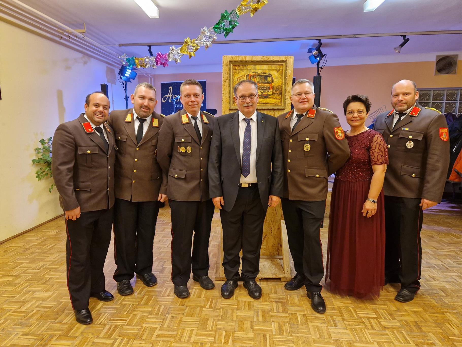 von links nach rechts stehen Johannes Hagen, Christian Holzer, Markus Zahlbrecht, Richard Hogl, Wolfgang Thürr, Petra Thürr, Ronald Wingelhofer