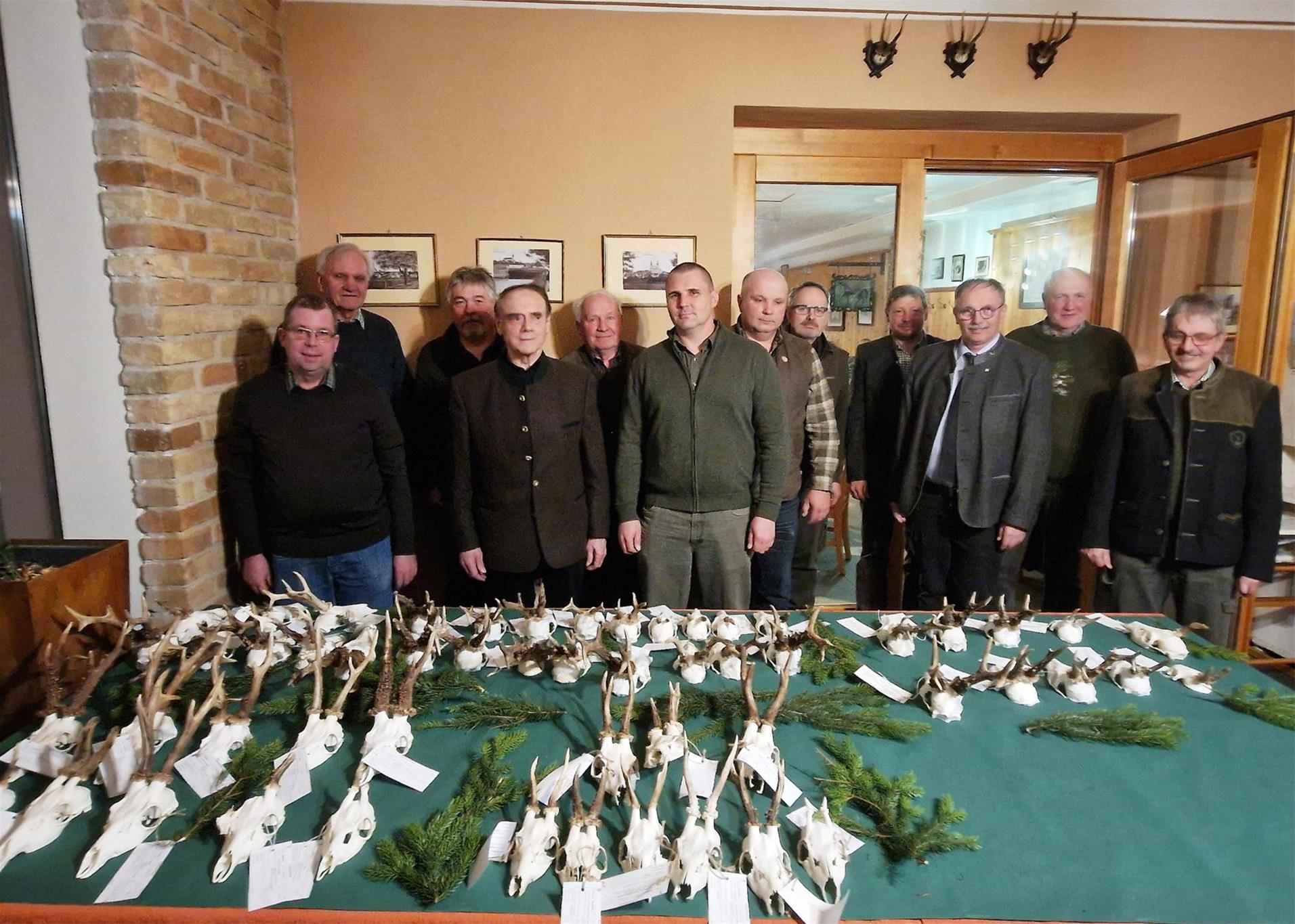 im Bild - Hegeringleiter und Jagdleiter Hegeschau - v.l.n.r.:  Rudolf Freudenthal, Herbert Eder, Karl Pimberger, Johann Berger, Franz Schleinzer, Peter Galli, Franz Maurer, Johannes Weber, Hermann Dommaier-Bachl, Richard Hogl, Karl Dürr, Johannes Karl