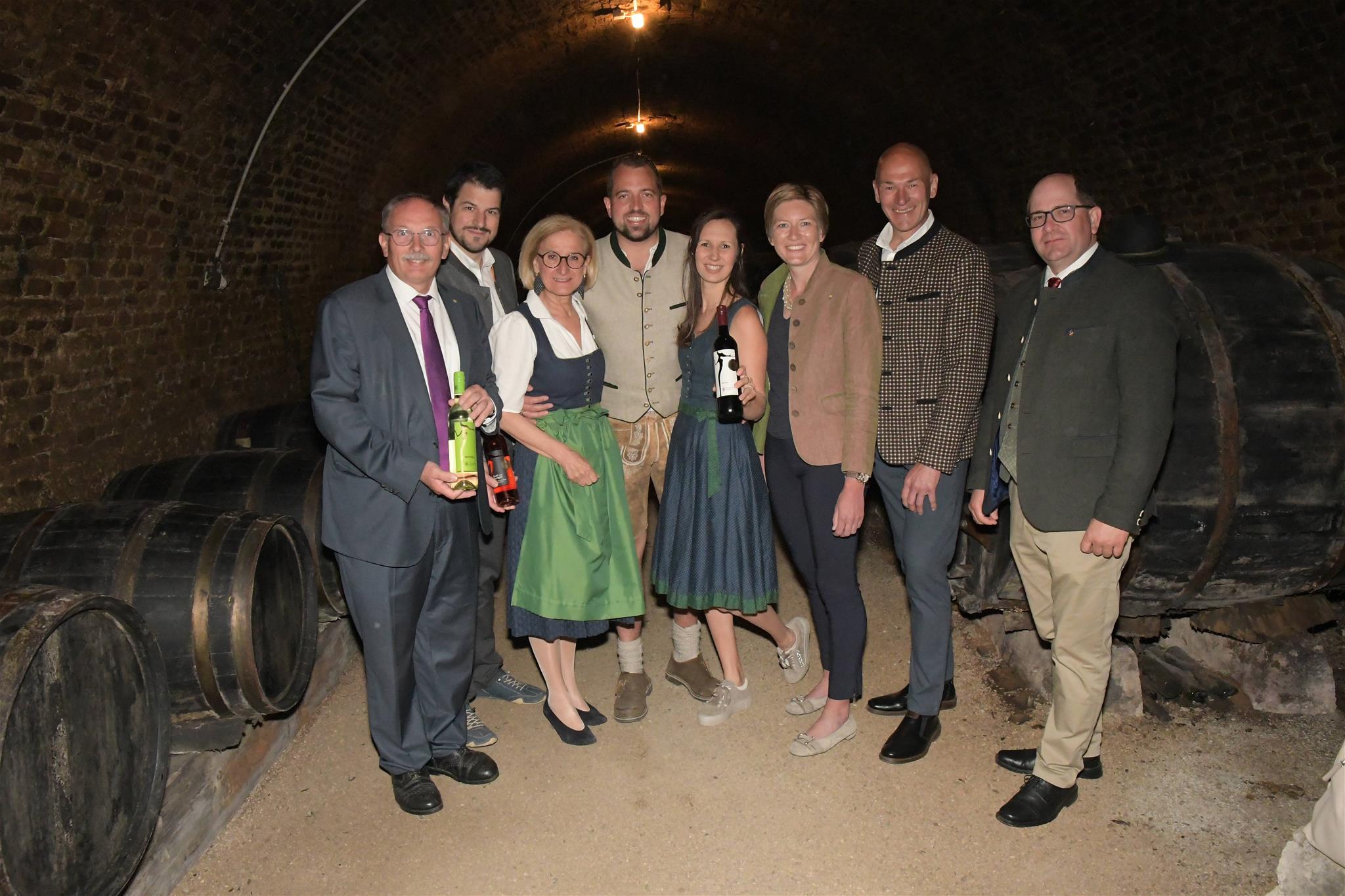 v.l.n.r.: Richard Hogl, Stefan Vietze, Johanna Mikl-Leitner, Johannes Burger, Juliane Burger, Barbara Salzer, Johannes Steinacker, Roland Weber